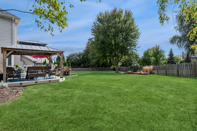 $570,000 | 717 Clarendon Lane, Aurora, IL 60504