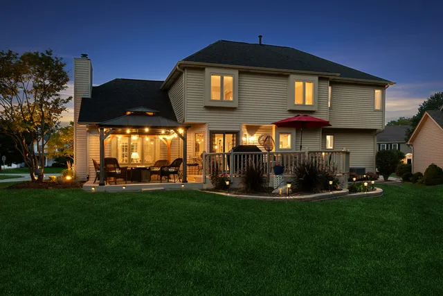 $570,000 | 717 Clarendon Lane, Aurora, IL 60504