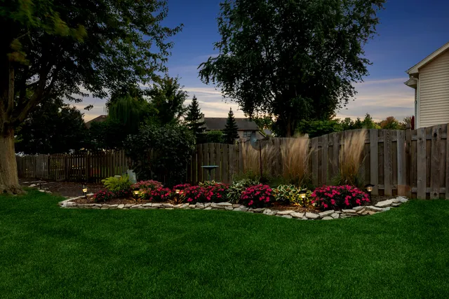 $570,000 | 717 Clarendon Lane, Aurora, IL 60504