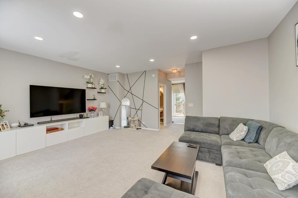567 Declaration Lane Aurora, IL 60502 - Photo 7 of 25