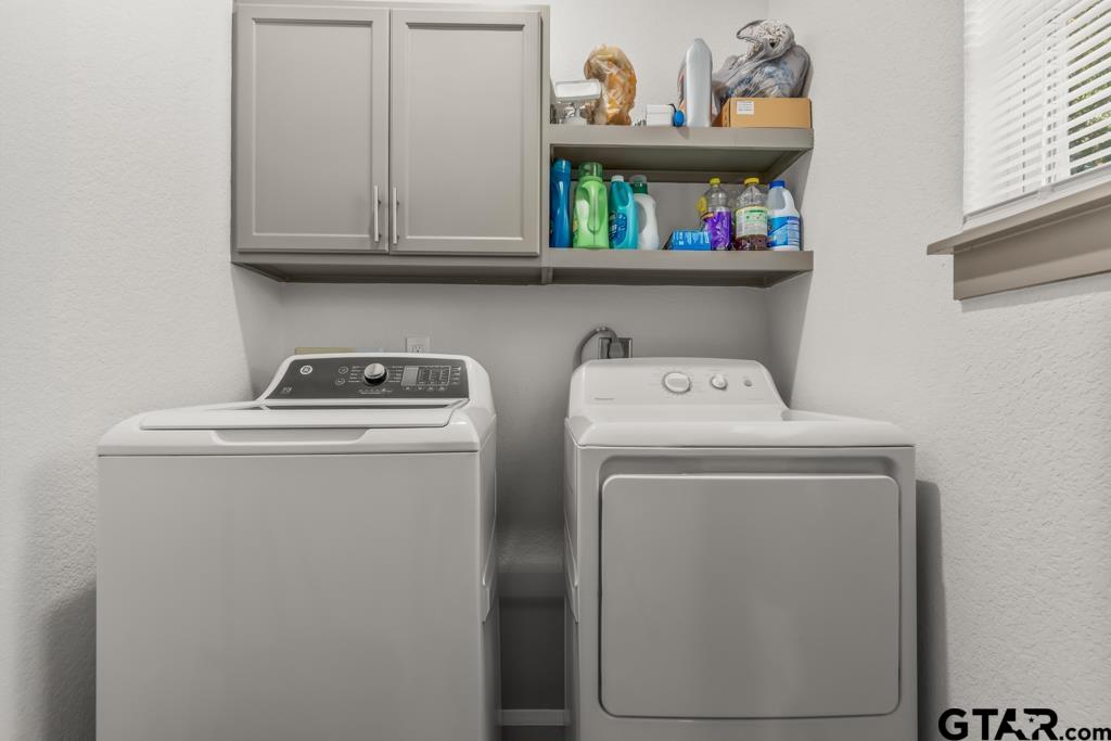1919 West Jackson Street Tyler, TX 75701 - Photo 28 of 35 a utility room with dryer and washer