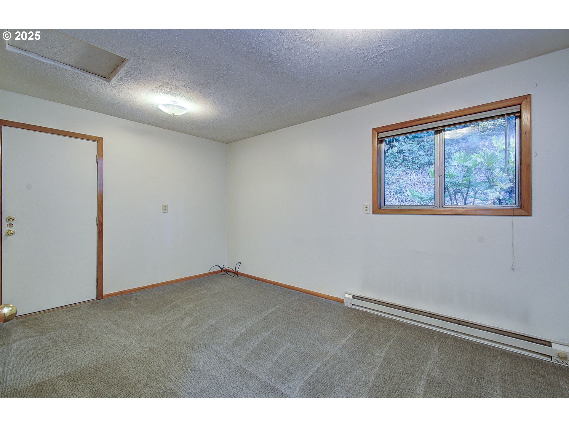 5911 Alki Road Vancouver, WA 98663 - Photo 20 of 29 a view of an empty room