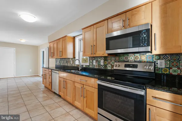 $689,000 | 18117 Ivy Lane, Olney, MD 20832