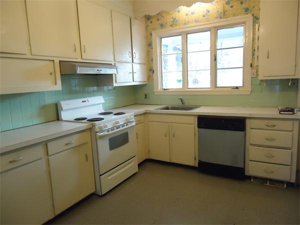 129 Elmwood Road Swampscott, MA 01907 - Photo 4 of 7 Gallery Image 4