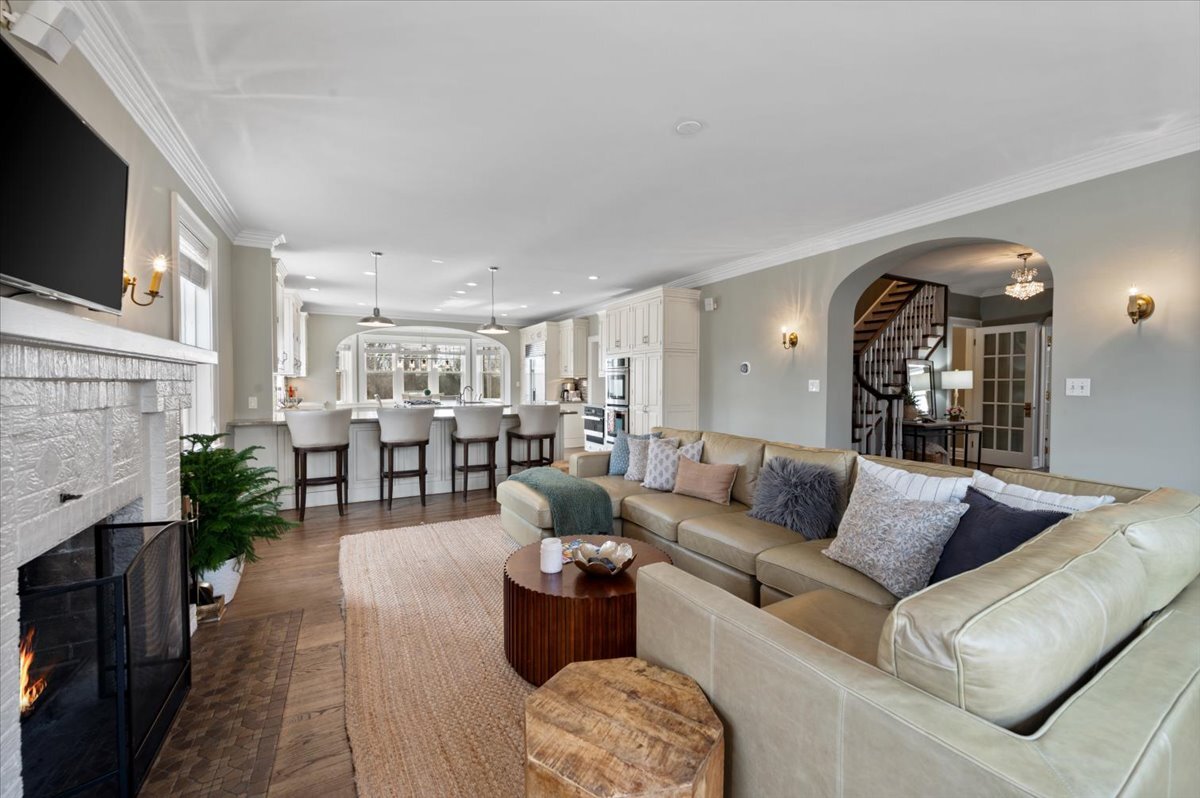 956 Drake Road Glenview, IL 60025 - Photo 10 of 45