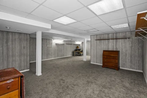 a view of livingroom with furniture