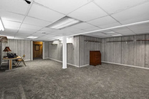a view of a livingroom with furniture and a projector