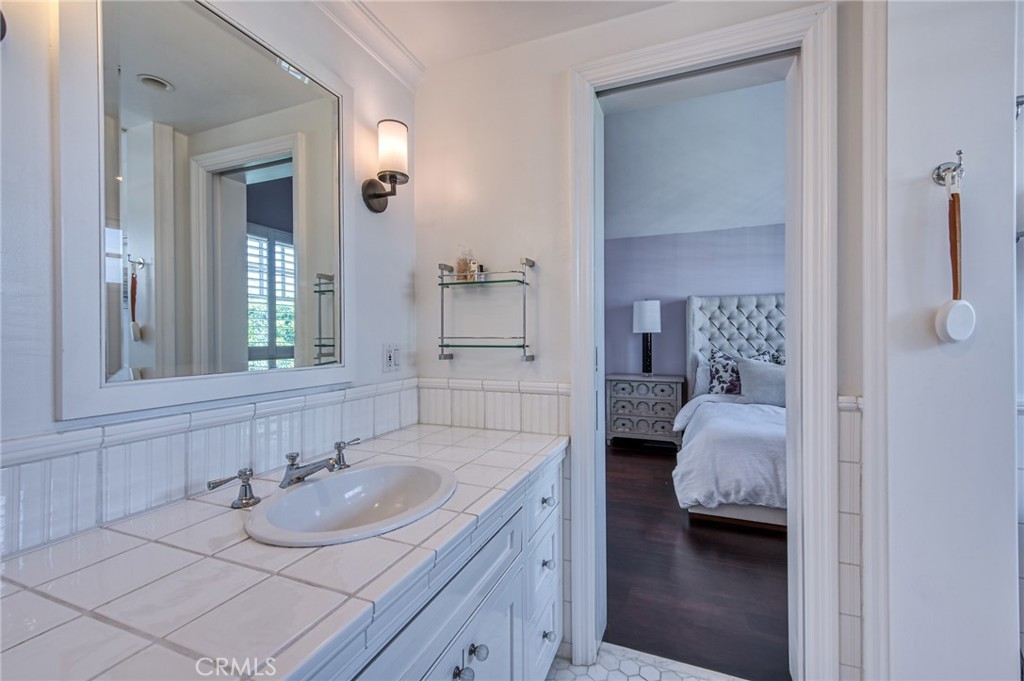 325 Poppy Avenue Corona del Mar, CA 92625 - Photo 19 of 22 a en suite bathroom with a double vanity sink and a mirror