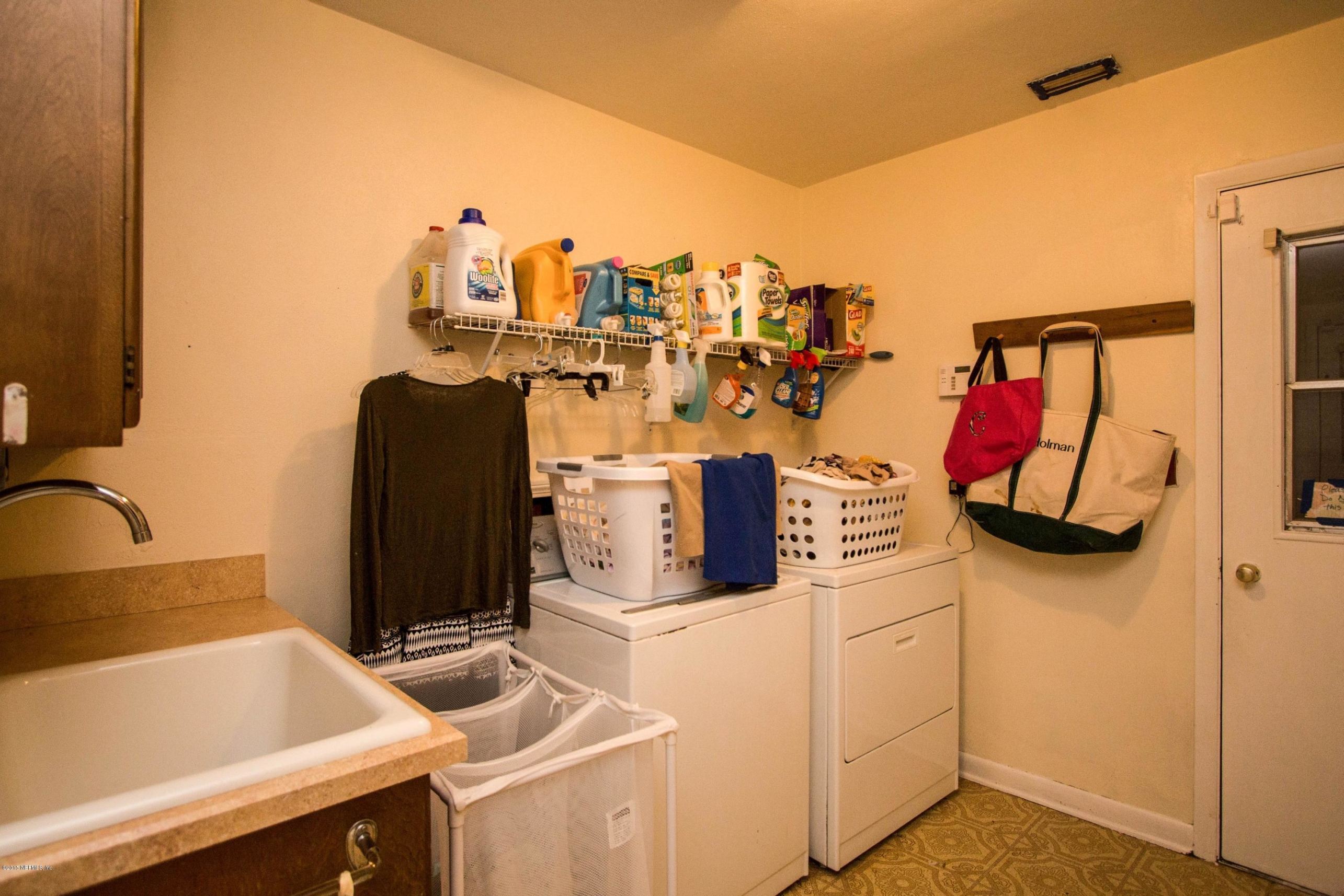 5345 Sanders Road Jacksonville, FL 32277 - Photo 24 of 33 Laundry Room