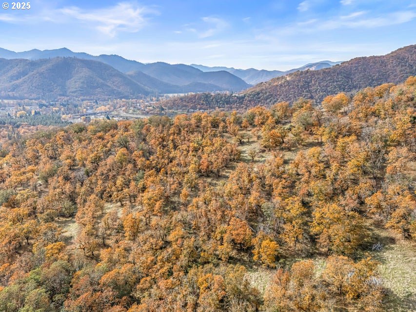 11926 Blackwell Road Central Point, OR 97502 - Photo 17 of 18