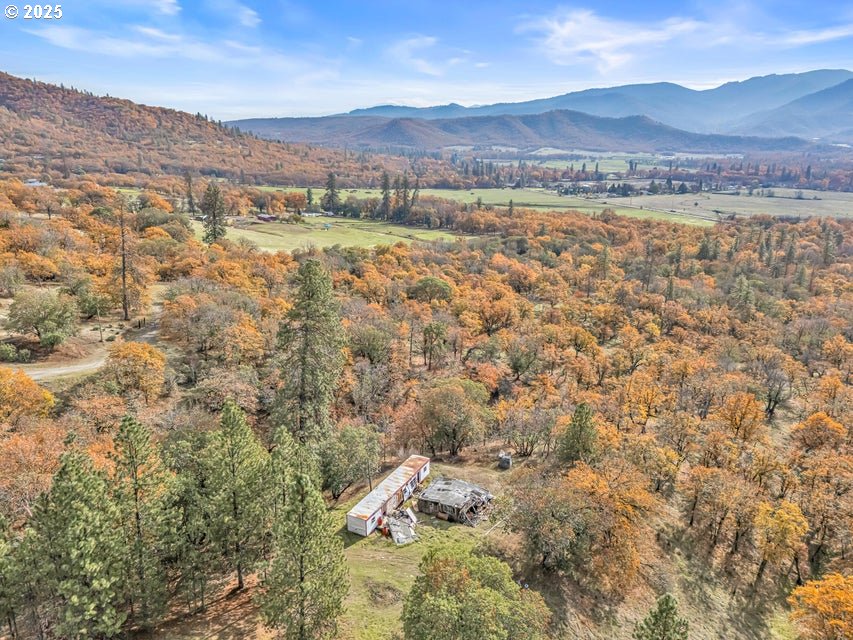 11926 Blackwell Road Central Point, OR 97502 - Photo 2 of 18 a view of lake and mountain