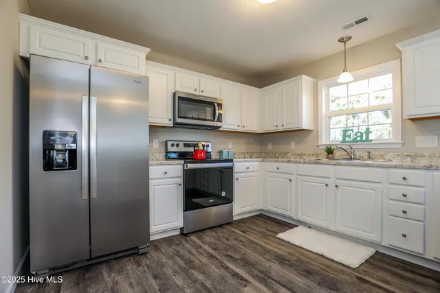 $262,000 | 126 Buckskin Drive, Pollocksville, NC 28573