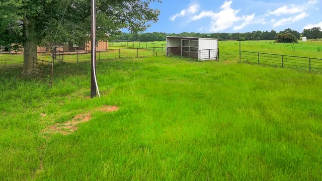 $585,000 | 922 Farm To Market 80, Donie, TX 75838