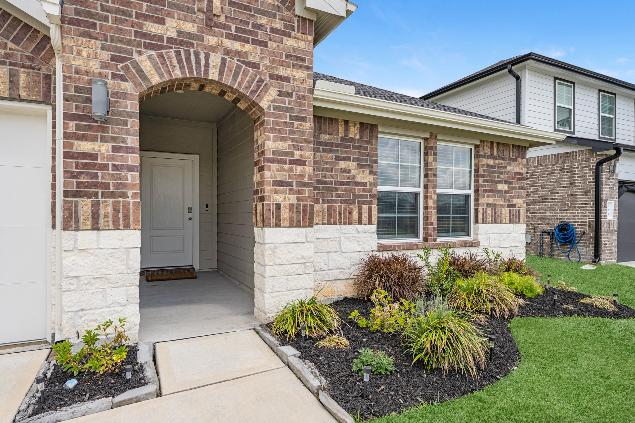 923 Kinder Sky Lane Rosharon, TX 77583 - Photo 4 of 37