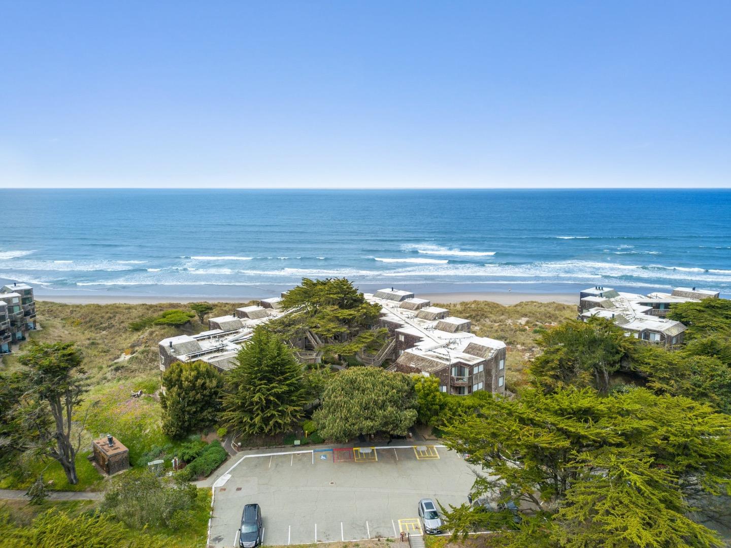 101 Shell Road, Unit 127 Watsonville, CA 95076 - Photo 2 of 54 a view of a ocean with a lake