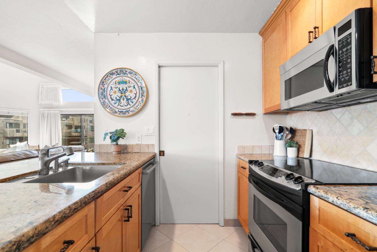 101 Shell Road, Unit 127 Watsonville, CA 95076 - Photo 26 of 54 a kitchen with stainless steel appliances granite countertop a sink and a stove