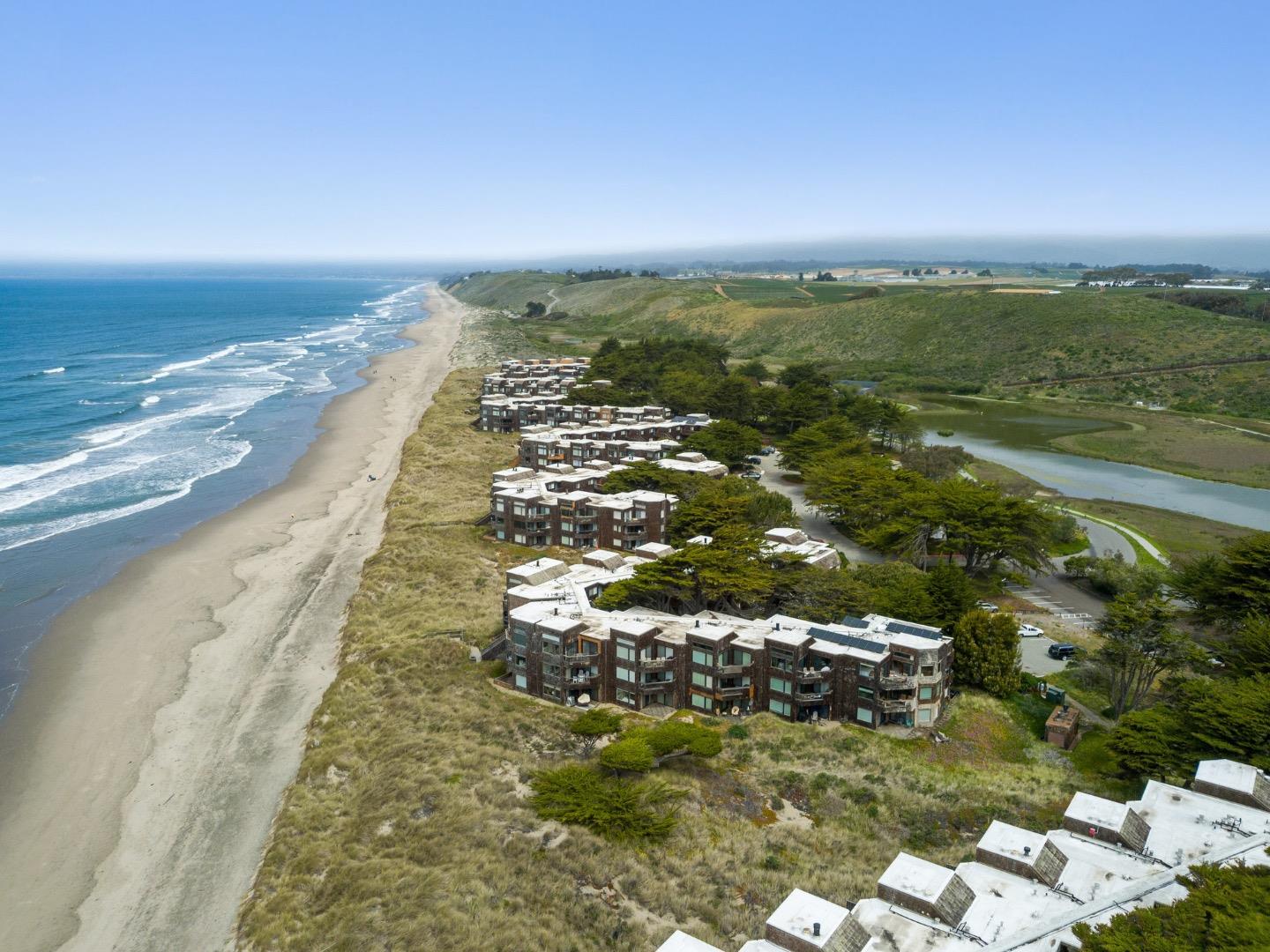 101 Shell Road, Unit 127 Watsonville, CA 95076 - Photo 53 of 54 a view of an ocean view and city