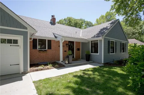 $775,000 | 4801 West 66th Street, Prairie Village, KS 66208