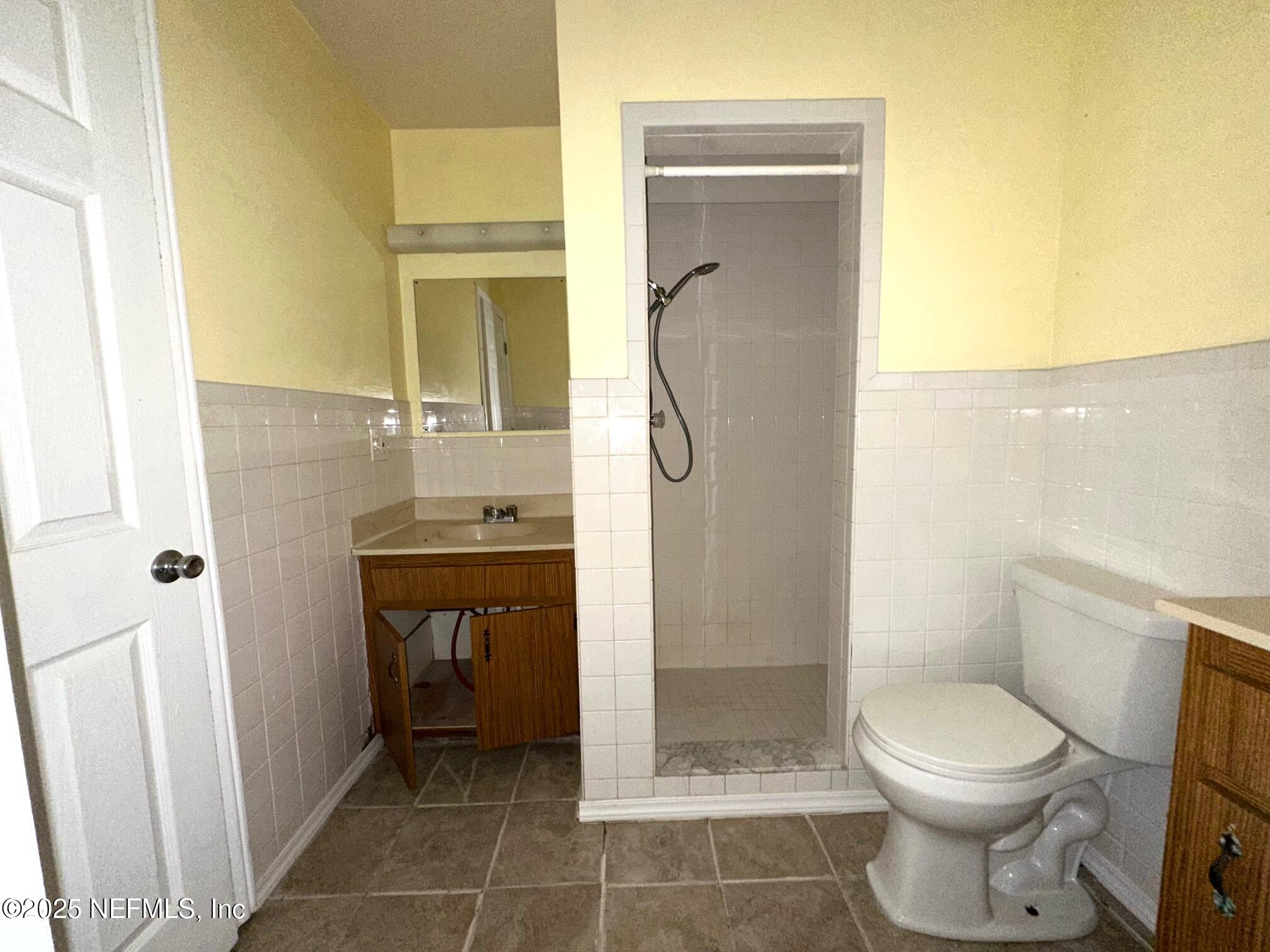 27734 Lake Jem Road Mount Dora, FL 32757 - Photo 14 of 19 a bathroom with a sink a toilet and shower