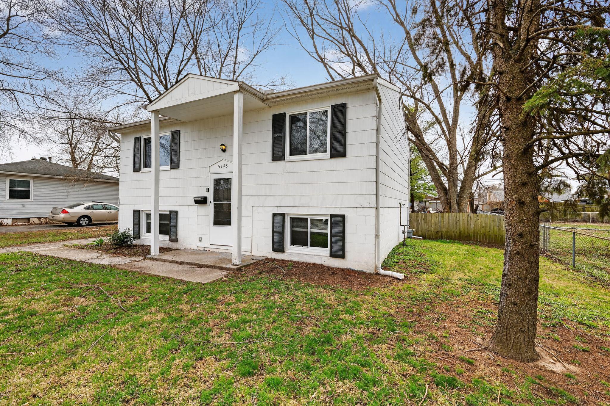 5145 Rutledge Drive South Columbus, OH 43232 - Photo 2 of 30 04_5145_Rutledge_Dr_S_Columbus_OH_43232-