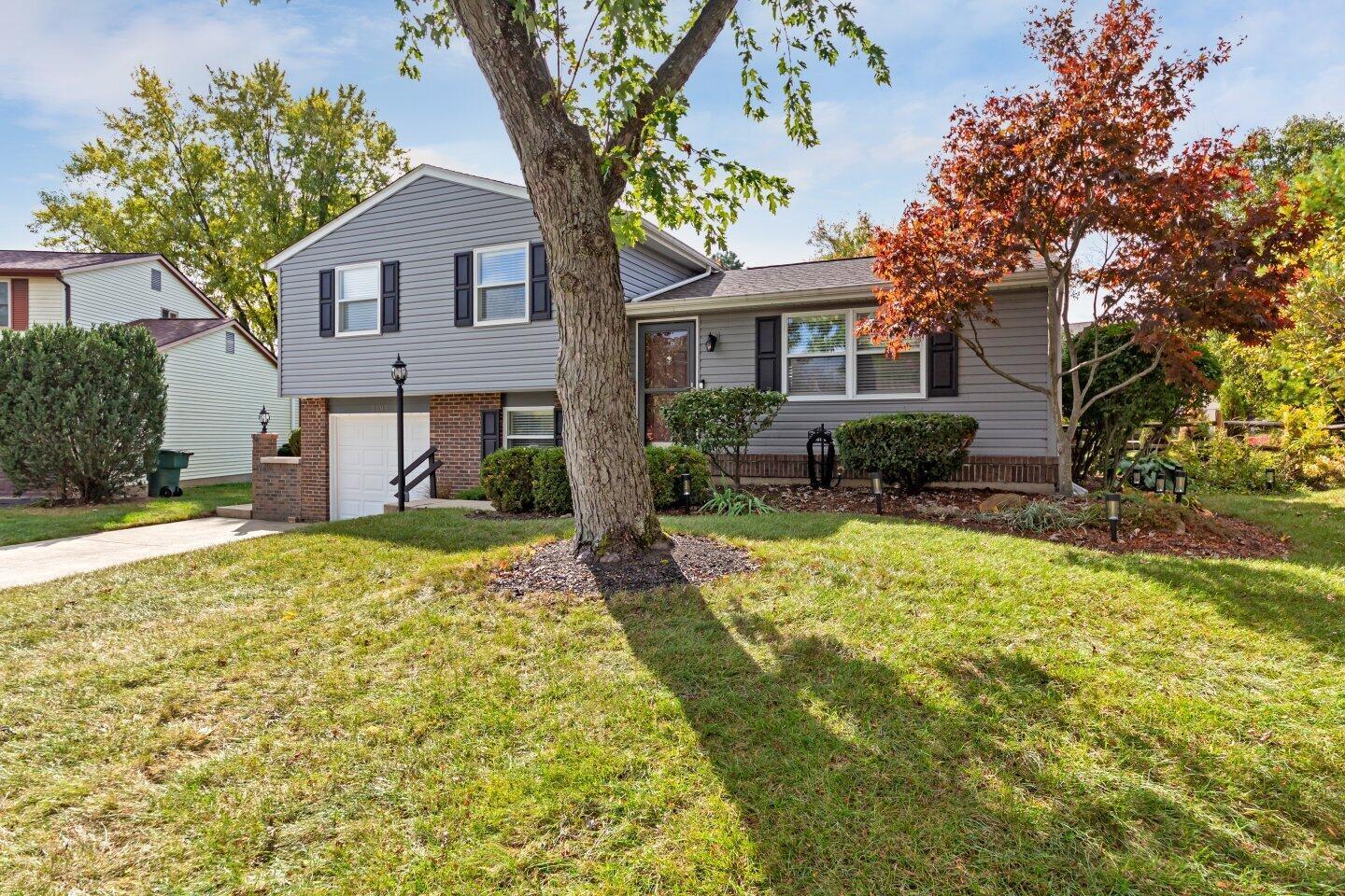8695 Ripton Drive Powell, OH 43065 - Photo 2 of 39 002-8695RiptonDrive-Powell-OH-43065-SMAL