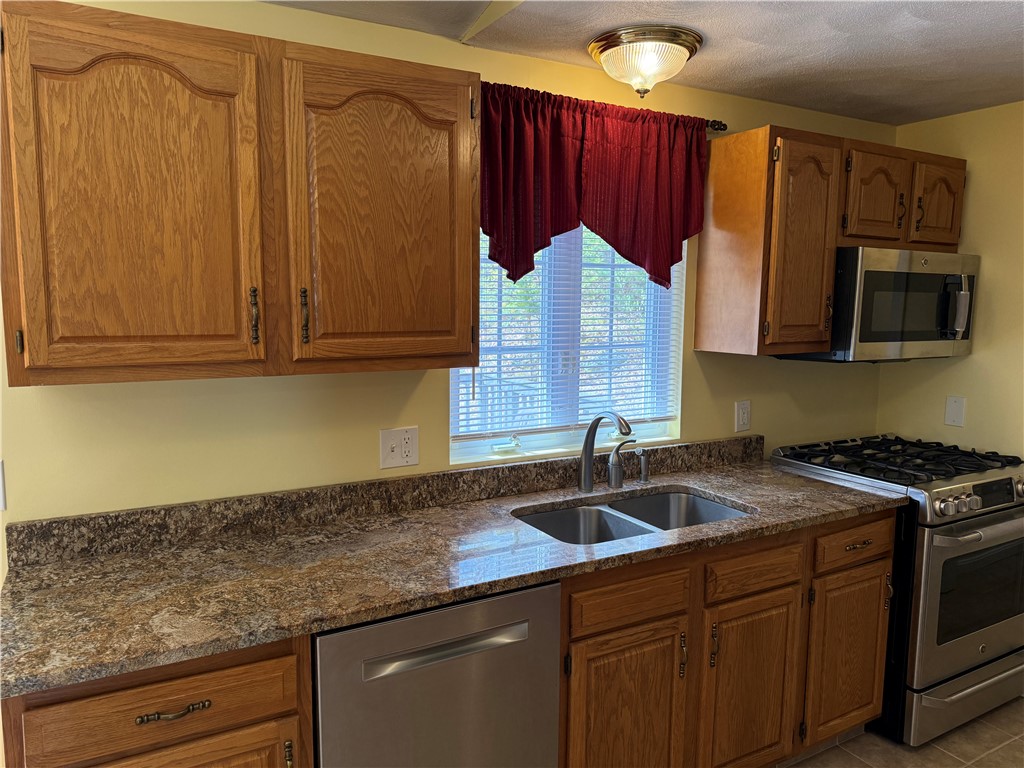 20 Casey Lane Coventry, RI 02816 - Photo 8 of 21