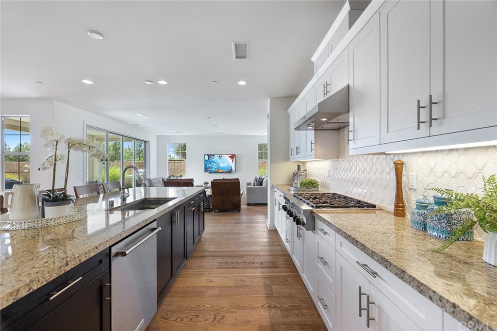 7 Victory Road Tustin, CA 92782 - Photo 18 of 74