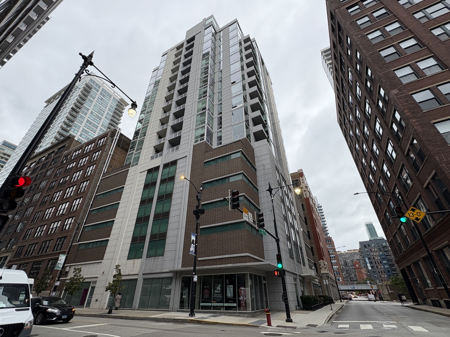 170 West Polk Street, Unit 1003 Chicago, IL 60605 - Photo 1 of 27 front view of a building