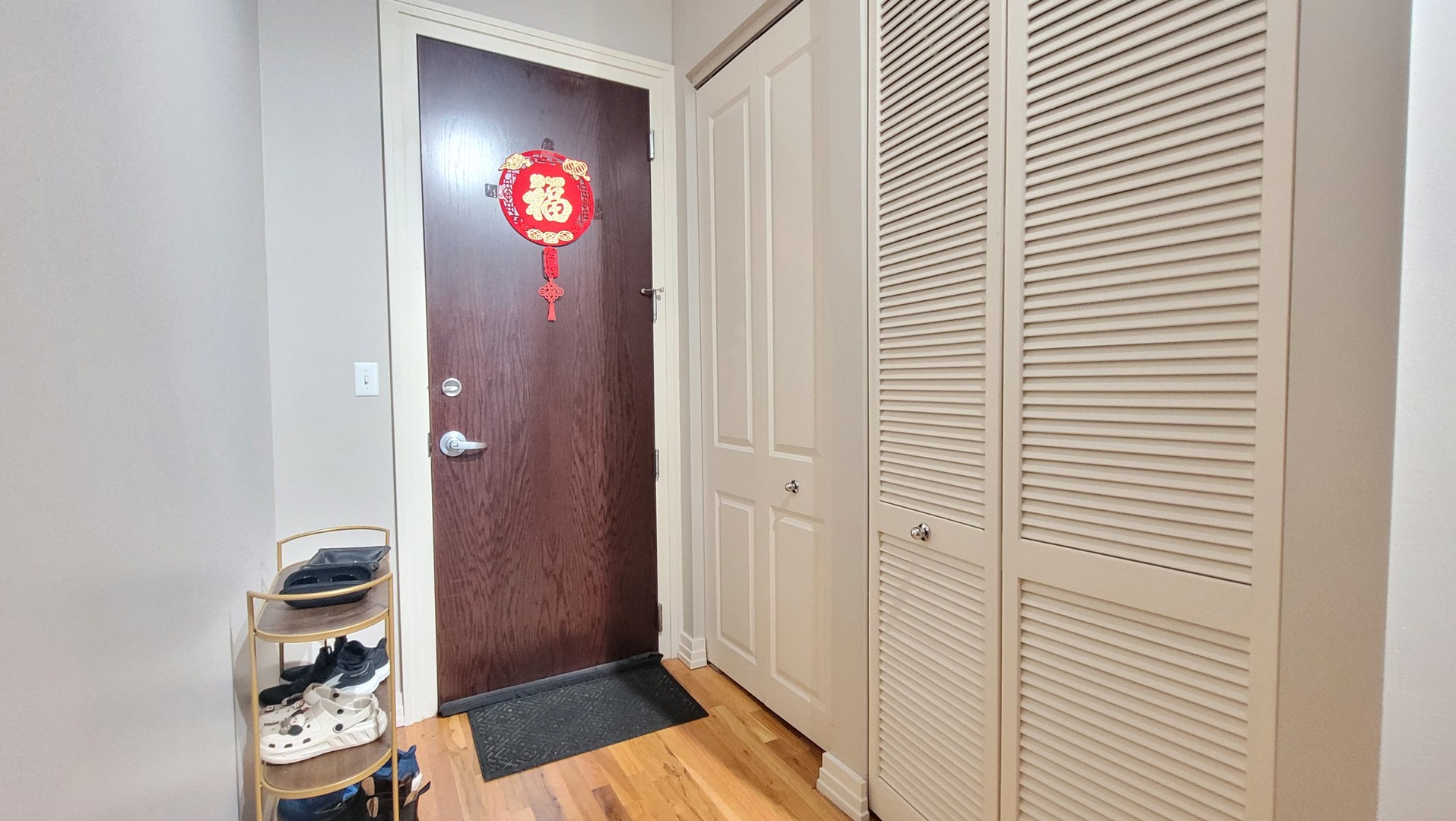 170 West Polk Street, Unit 1003 Chicago, IL 60605 - Photo 19 of 27 a view of an entryway with wooden floor