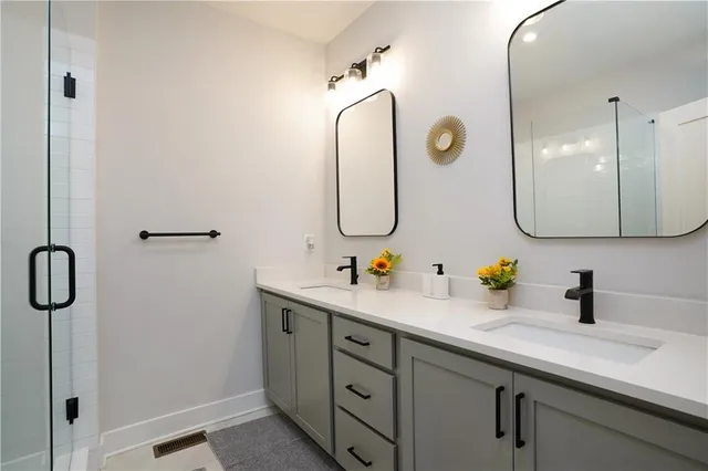 $3,695 | 154 Chestnut Circle, Unit 80, Atlanta, GA 30342