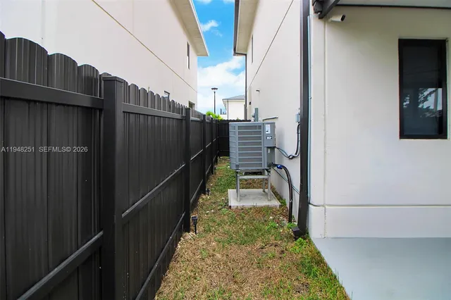 a picture of a building