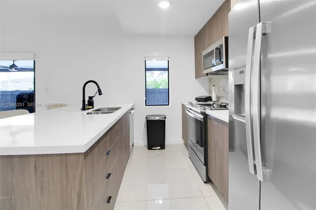 a close up view of a washer and dryer