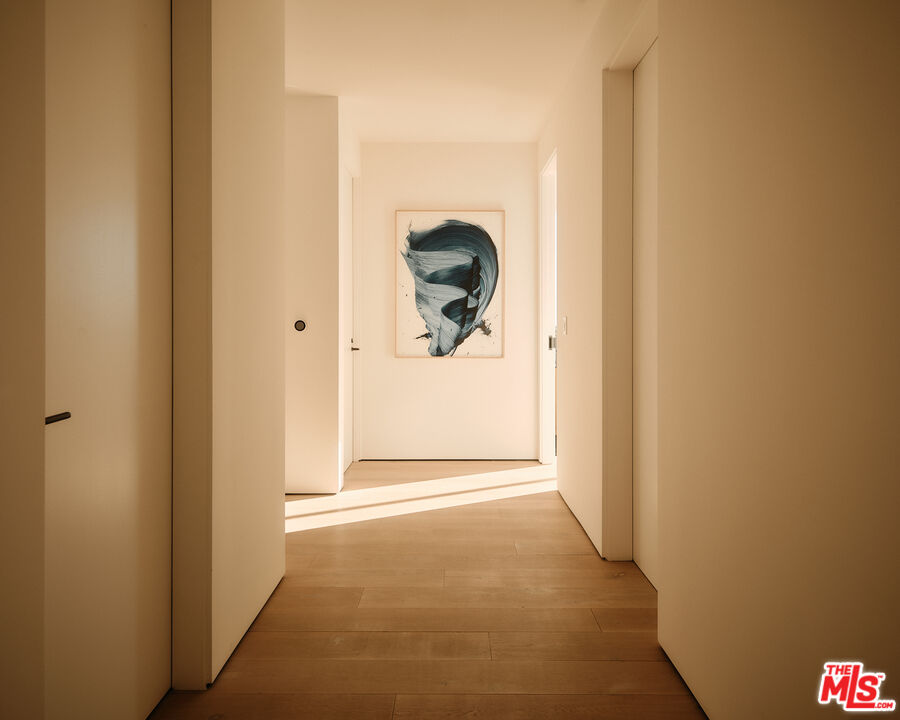 8899 Beverly Boulevard, Unit 8C Los Angeles, CA 90048 - Photo 12 of 33 a view of a hallway