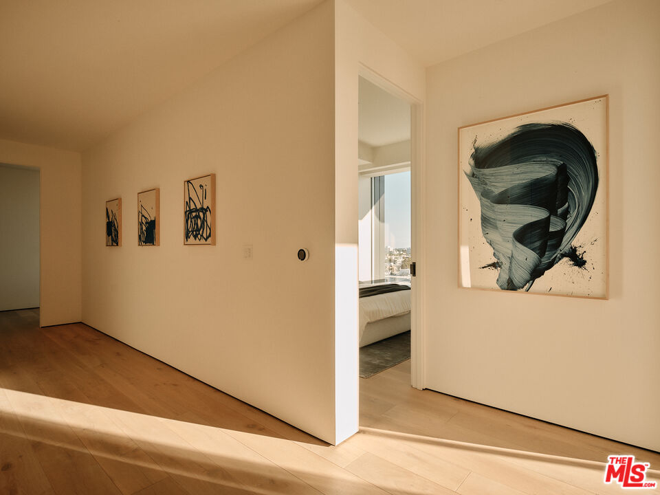 8899 Beverly Boulevard, Unit 8C Los Angeles, CA 90048 - Photo 21 of 33 a view of living room washer and dryer