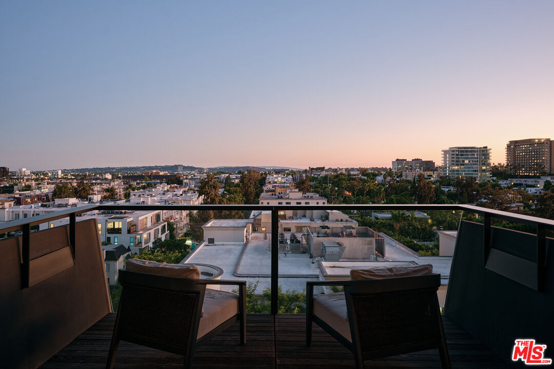 8899 Beverly Boulevard, Unit 8C Los Angeles, CA 90048 - Photo 23 of 33 a view of city from terrace with seating space