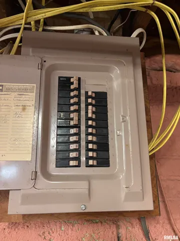 $129,900 | 1610 South East Street, Jacksonville, IL 62650