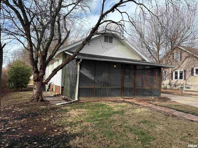 $129,900 | 1610 South East Street, Jacksonville, IL 62650