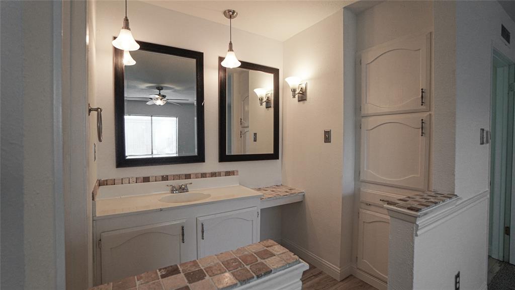 2115 Chatsworth Road Carrollton, TX 75007 - Photo 16 of 25