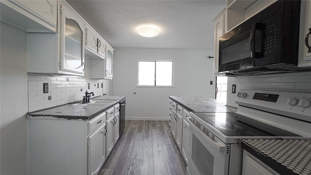 2115 Chatsworth Road Carrollton, TX 75007 - Photo 8 of 25