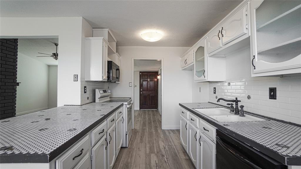 2115 Chatsworth Road Carrollton, TX 75007 - Photo 9 of 25