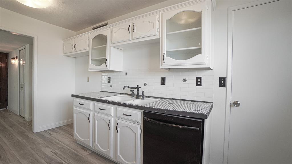 2115 Chatsworth Road Carrollton, TX 75007 - Photo 10 of 25