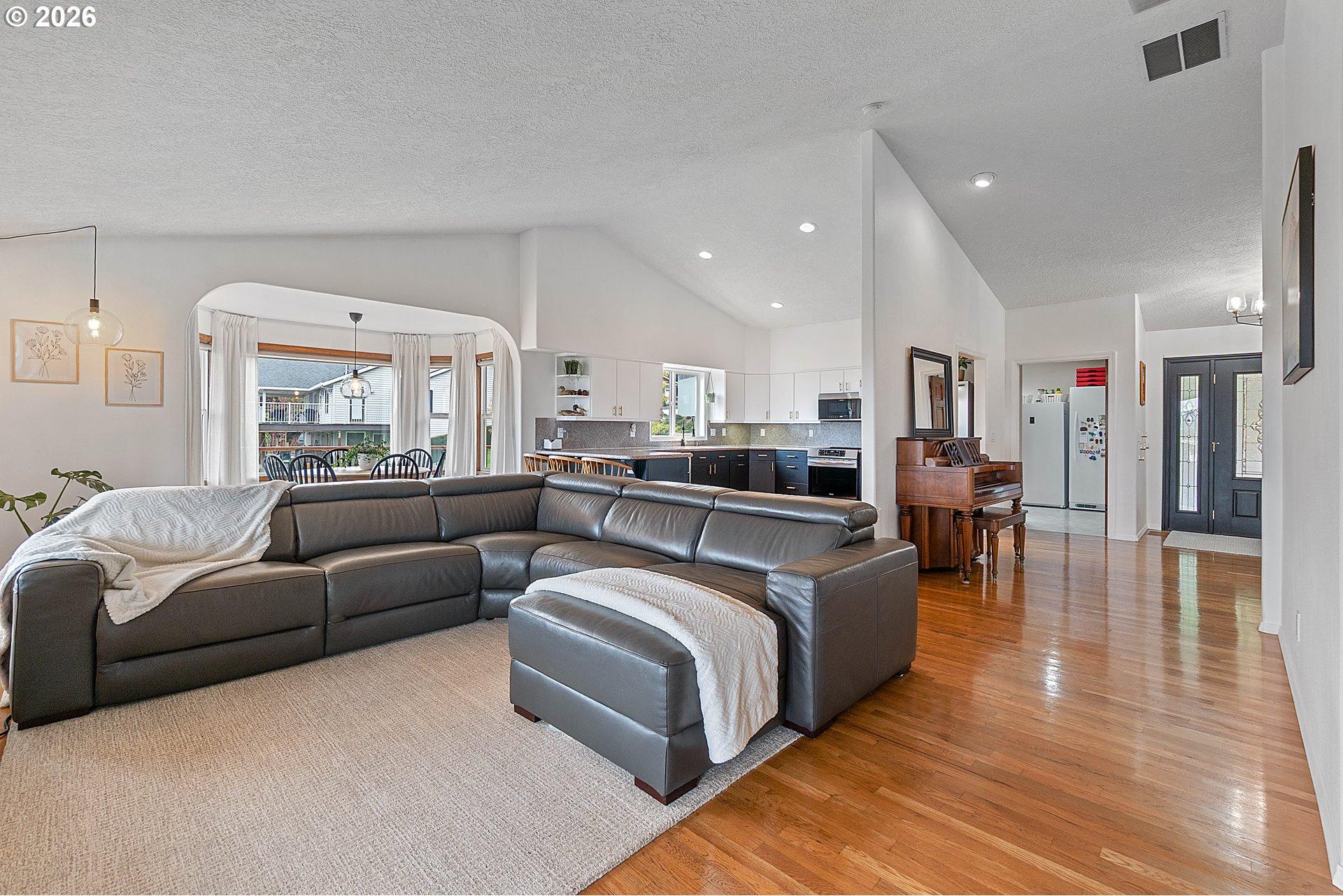 29260 Harbor View Rainier, OR 97048 - Photo 11 of 48 Living Room