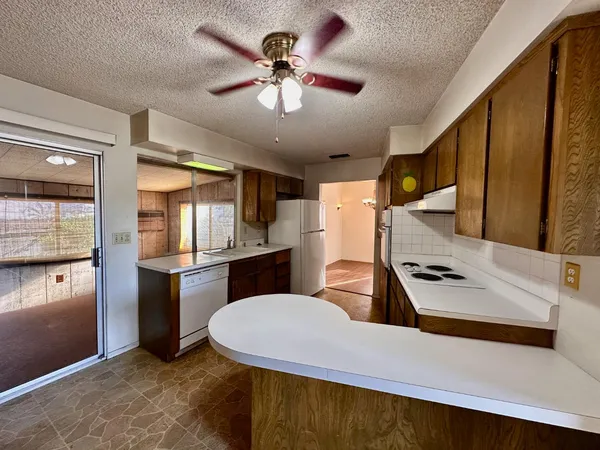 $299,000 | 1922 North Dearing Avenue, Fresno, CA 93703