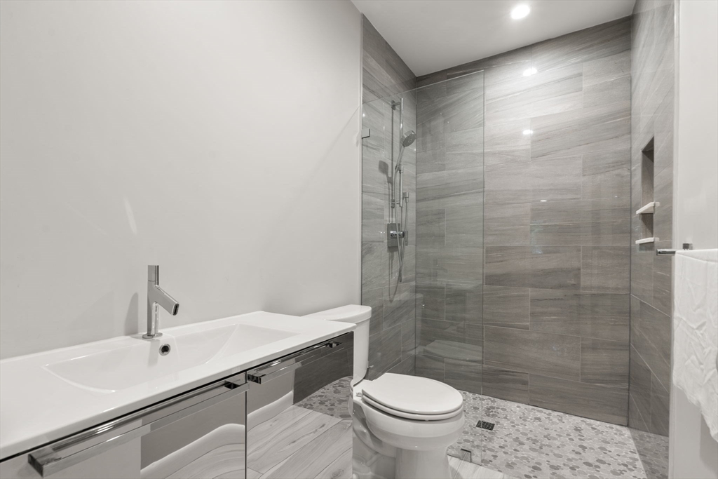 18 Chestnut Place, Unit 18 Brookline, MA 02445 - Photo 12 of 17