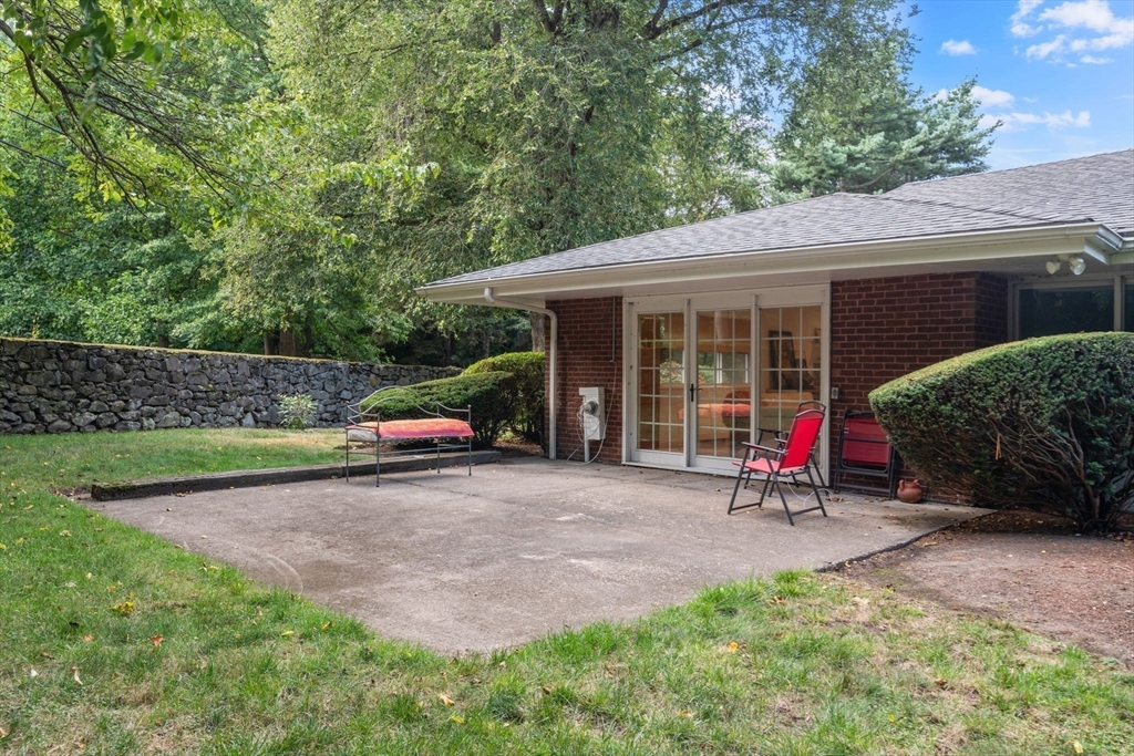 18 Chestnut Place, Unit 18 Brookline, MA 02445 - Photo 15 of 17