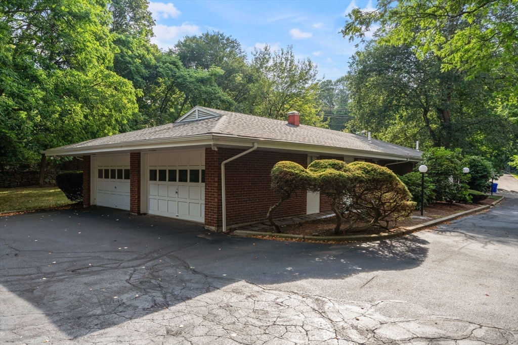 18 Chestnut Place, Unit 18 Brookline, MA 02445 - Photo 17 of 17