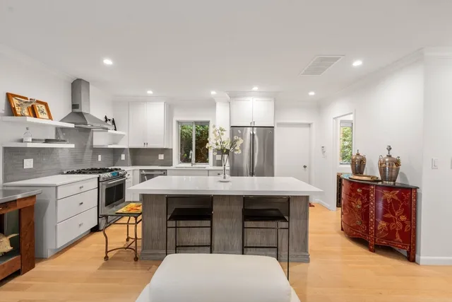 $1,198,000 | 18 Chestnut Place, Unit 18, Brookline, MA 02445