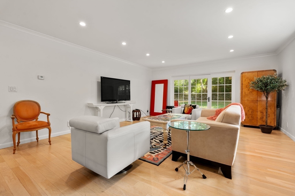 18 Chestnut Place, Unit 18 Brookline, MA 02445 - Photo 8 of 17