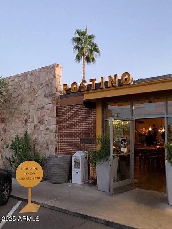 4540 North 44th Street, Unit 47 Phoenix, AZ 85018 - Photo 14 of 16 a view of outdoor space and porch