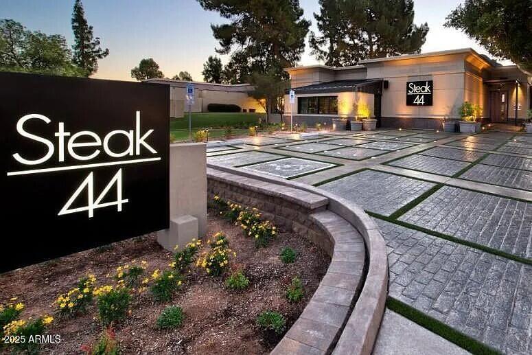 4540 North 44th Street, Unit 47 Phoenix, AZ 85018 - Photo 16 of 16 a view of a street with a sign on the wall